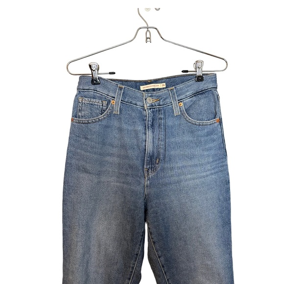 Levi’s High Waisted Mom Jean 26 - Picture 3 of 7